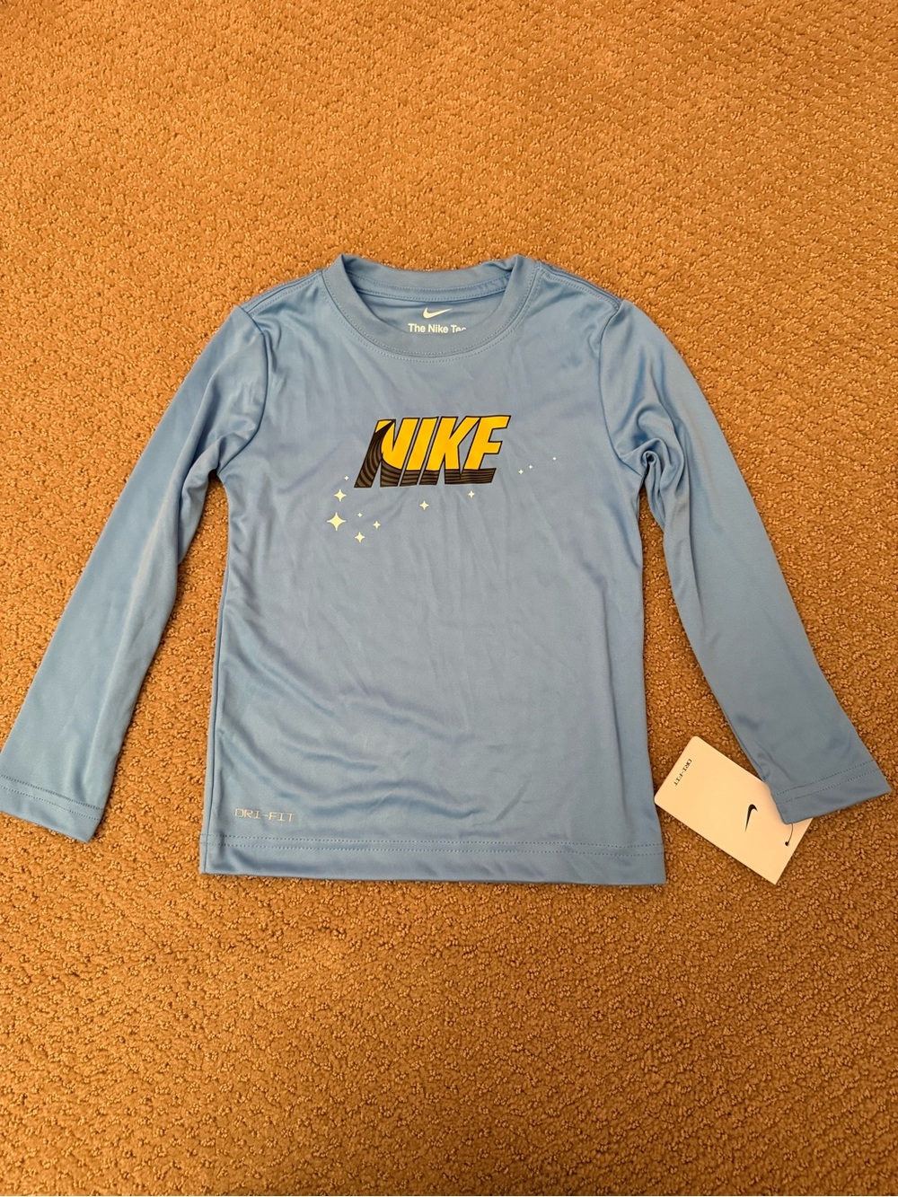 NWT. Nike boys long sleeve top. Size 4